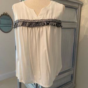 Cute short sleeve top with fringe
